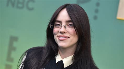 Billie Eilish muestra las secuelas de su terrible caída en en el último