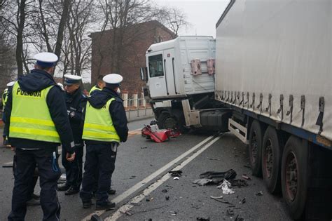 Miertelny Wypadek Na Dk W Miko Owie Wiadomo Ci Policja L Ska