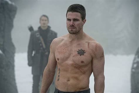 Stephen Amell Workout Routine For Arrow (2022): How To Gain Superhero ...