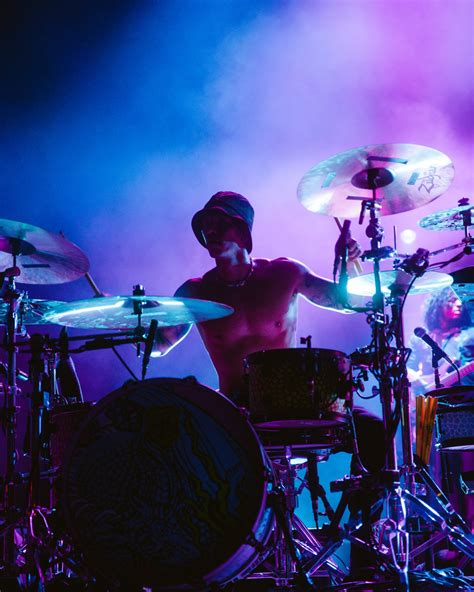 twenty one pilots on Twitter: "Rosie visited night two in london. this