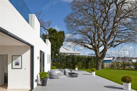 A Renovated Bauhaus Style House In Hamble Le Rice