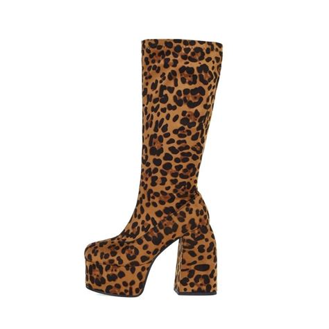 boots queen hakuna  drag queen closet