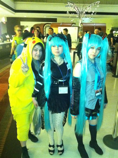 Two Miku Hatsune's and a Pikachu by dragolianx on DeviantArt