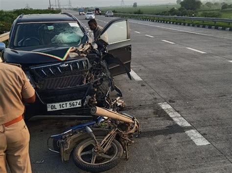 Returning Home From Greater Noida After Riding A Bike Fell Into A 20