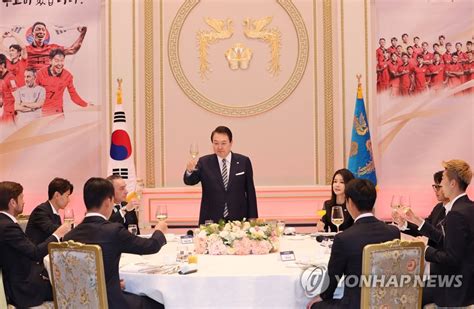 더쿠 청와대 영빈관에서 열린 축구 국가대표팀 환영 만찬