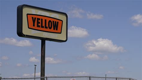 Trucking giant Yellow Corp. declares bankruptcy after years of financial struggl : NPR