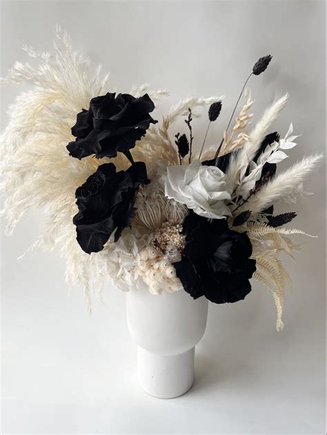 Dried Floral Arrangement In 2022 White Flower Arrangements Dried