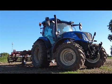 New holland T7 260 et T6 145 au déchaumage Déchaumage pour semis de