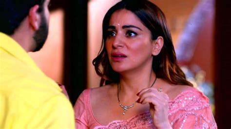 Kundali Bhagya 26 April 2021 Spoiler Karan Visits A Jailed Preeta To Bail Her Out Zee5 News