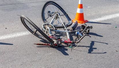 Ciclista Finisce Sotto Un Camion In Zona Industriale A Bolzano