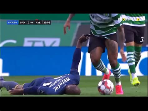 jugador de fútbol muestra palo XVIDEOS