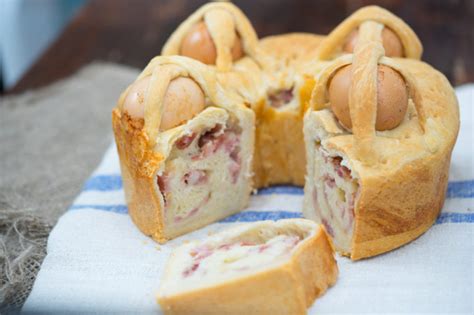 Casatiello / Tòrtano ripieno (savoury Easter bread) - Campania | Living a Life in Colour