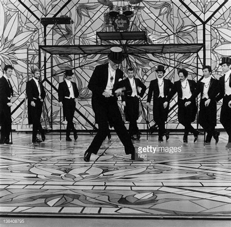 Fred Astaire | Fred astaire, Film dance, Singing in the rain