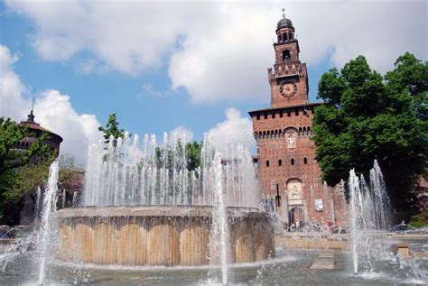 Milano Castello Sforzesco Castillo De Sforza Foto De Archivo