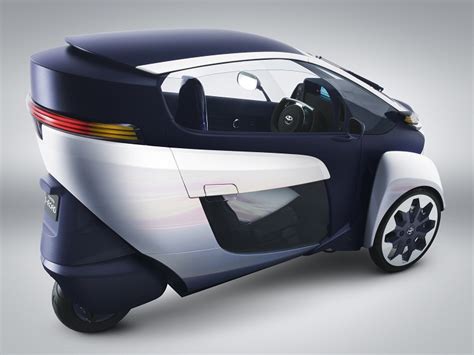 i-ROAD: Toyota Unveils Three-Wheeled All-Electric Vehicle Ahead of Geneva Motor Show