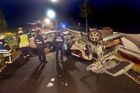 Autos stoßen frontal zusammen Zwei Personen verletzt Update Rhein