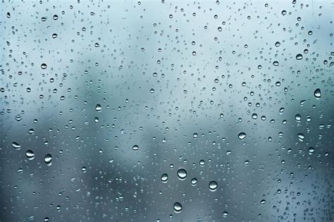 Gotas De Lluvia Sobre El Cristal De La Ventana Con Fondo Nublado Foto