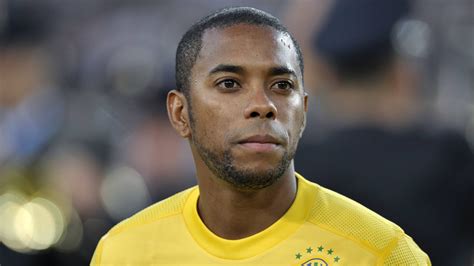robinho quiere volver al futbol  sus  anos dos equipos de brasil
