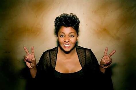 Pin On Anita Baker The Songstress Queen Of Passion Beautiful Face