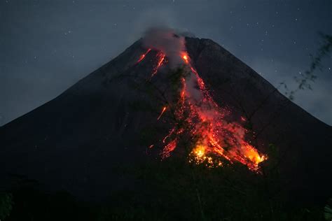 Gunung Merapi Luncurkan Kali Guguran Lava Dalam Sepekan Herald Id