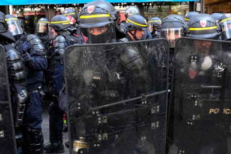 Mineur Tu Par Un Policier Nanterre Sept Personnes Interpell Es