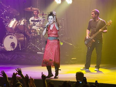 Story & Meaning Behind "Zombie" By The Cranberries - MG