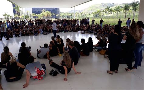 Servidores Estaduais Se Manifestam E Fazem Assembleia Na Cidade