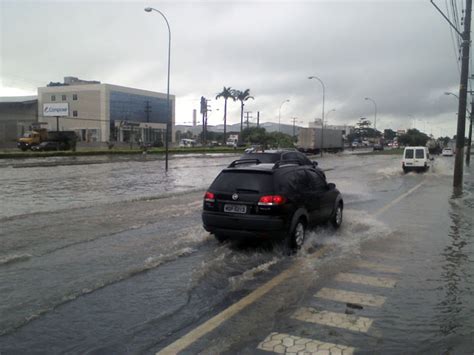 Internautas Registram Cenas Dos Transtornos Causados Pela Chuva No Es