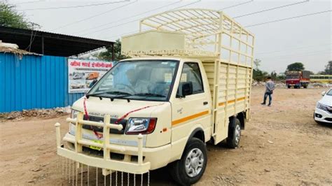 White Ashok Leyland Tempo Open Body For Loading Vehicle Model