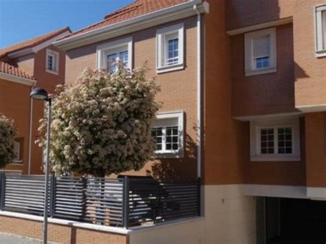 Casas y pisos con balcón Urbanización La Cumbre Valladolid idealista