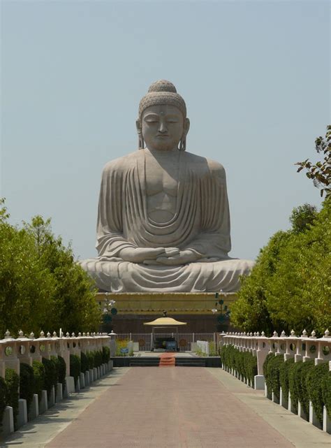 buddha statue giant buddha statue  bodhgaya  place  flickr