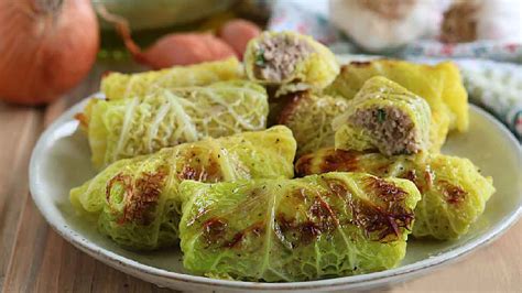 Rouleaux De Chou Farcis La Viande Hach E Un Menu Simple Et Succulent