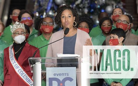 Mayor Bowser Hold A 2022 Safeway Feast Of Sharing Thanksgiving Dc Mayor