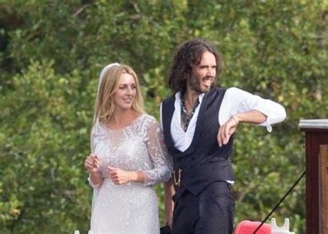 Russell Brand Marries Laura Gallacher In Intimate Wedding | Hype Malaysia