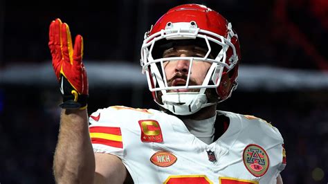 Travis Kelce Celebrated His Touchdown With Heart Hands For Taylor Swift