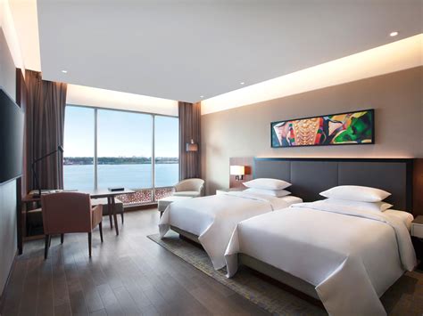 Luxurious Waterfront Rooms in Kochi (Cochin) | Grand Hyatt Kochi Bolgatty