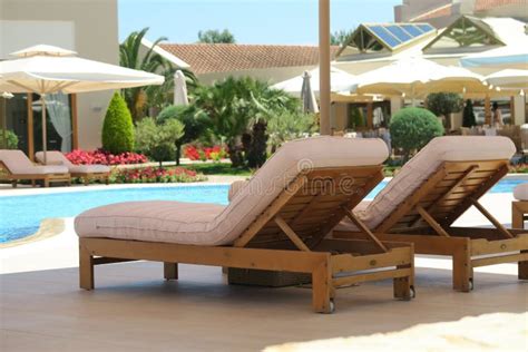 Pool Deck Chairs Loungers / Pool Deck Lounge Chairs - Giantex set of 4 patio folding chairs ...