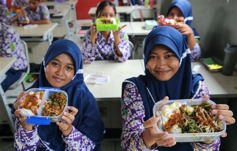 Soal Makan Siang Gratis Pakai Dana BOS Pakar Pendidikan UM Surabaya