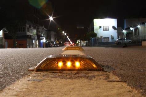 Instala O De Tach Es Led Aumenta Seguran A No Tr Nsito