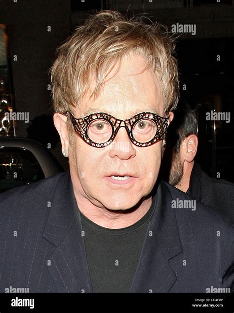 Elton John Glasses / Elton John Glasses An Evolution Of The Star S Most ...