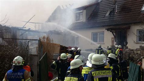 Scheune brennt Flammen greifen auf Wohnhaus über Hassberge Neue