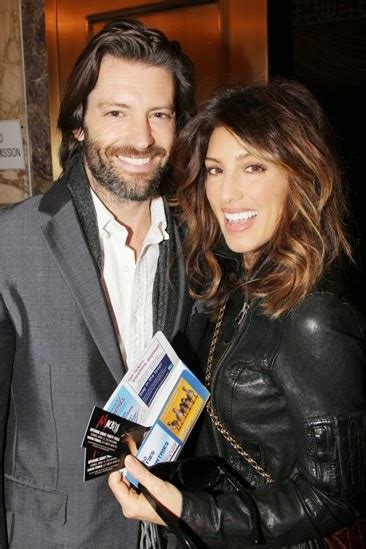 Chatter Busy Jennifer Esposito Engaged To Louis Dowler