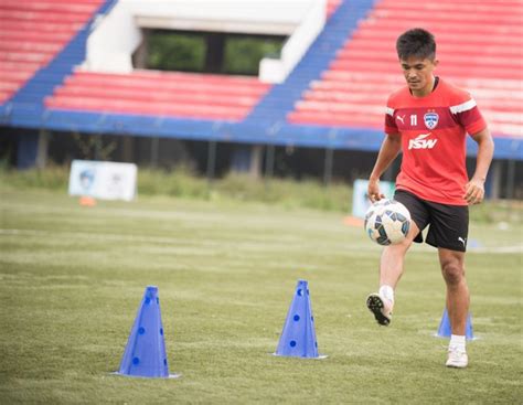 VIDEO ABP Ananda Bengaluru FC S Sunil Chhetri Will Miss Playing Vs