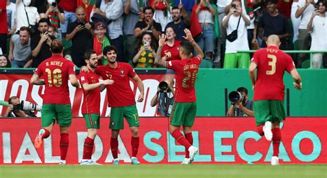 Inspirado por Bernardo Silva Portugal domina a República Tcheca e