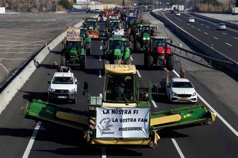 Las Tractoradas De Agricultores Provocan Retenciones En Varias