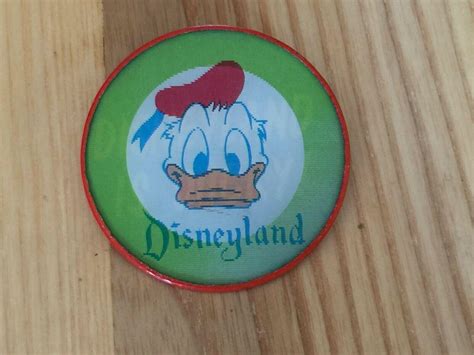 Vintage Walt Disney Donald Duck And Disneyland Flicker Lenticular Pinback