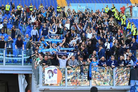 Mattino Mercenari La Contestazione Dei Tifosi Del Napoli Al Mapei