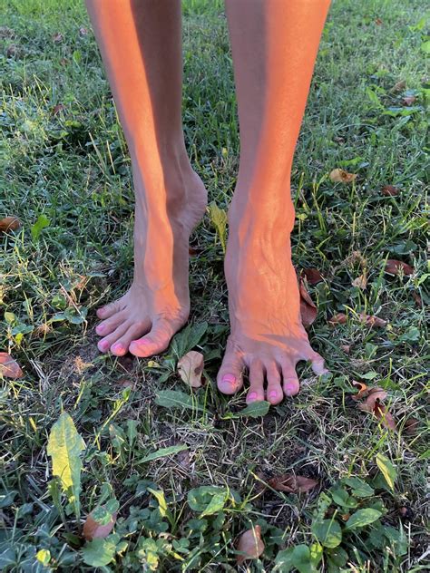 Love The Feeling Of Grass Between My Toes R Loveherfeet