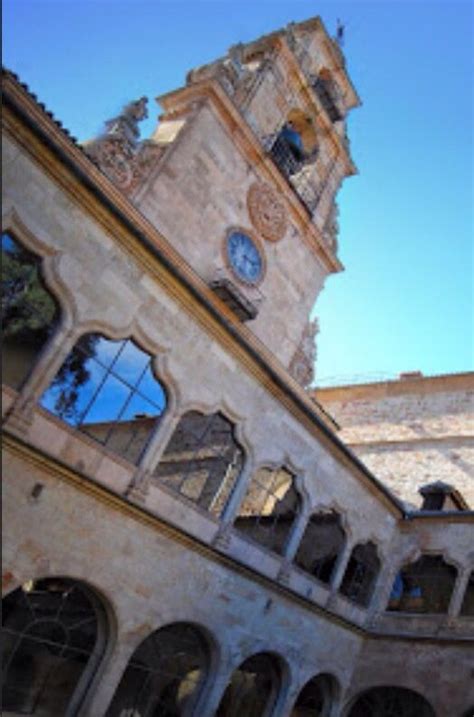 Patio De La Universidad De Salamanca Edificio Antiguo Con La Espada A