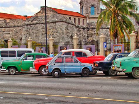 Spot vintage cars in Cuba - World Wanderista